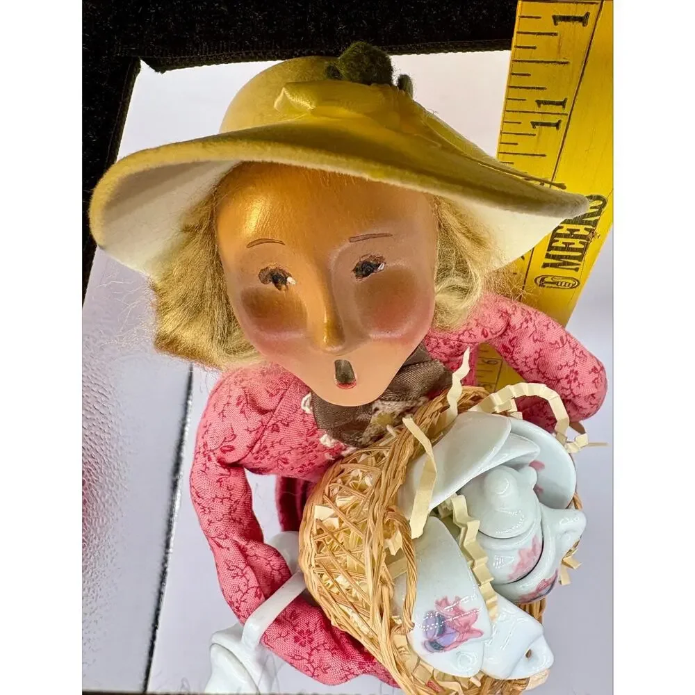 Byers Choice The Carolers Woman Cries Of London Signed & Dated 2000